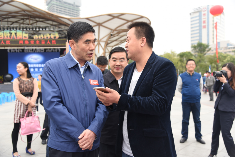 我公司参加2016年青海省网络安全周活动，期间王建军省委副书记对我公司进行工作指导